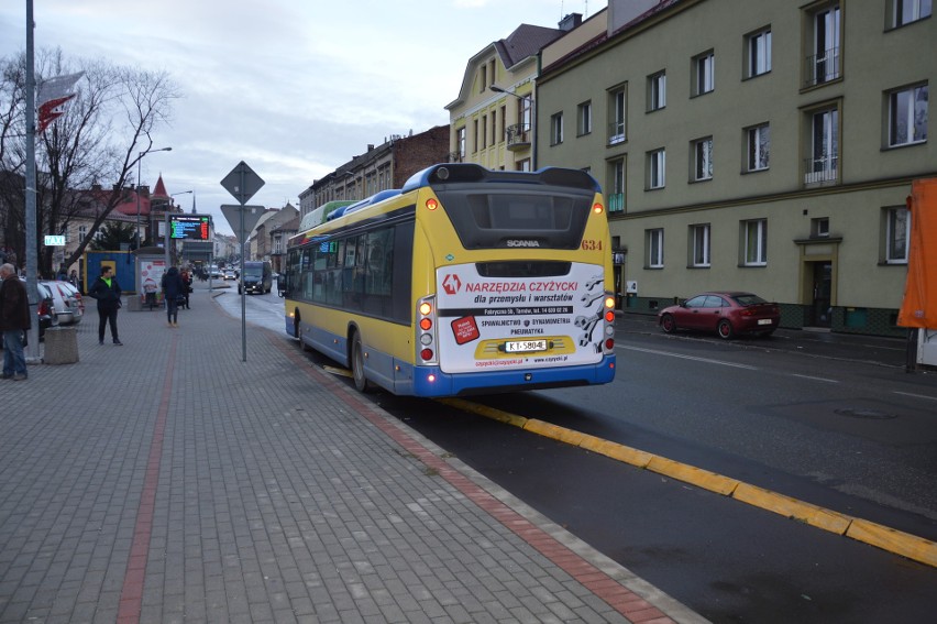 Tarnów. Zderzenie autobusu MPK z samochodem osobowym