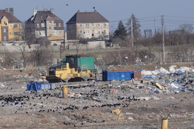 Kontrolerzy będą sprawdzać, czy Zakład Komunalny - zarządzający wysypiskiem - w prawidłowy sposób prowadzi składowanie odpadów.