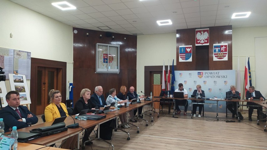Przewodniczący Rady Powiatu Wacław Rodek odwołany z funkcji. Jest wniosek o odwołanie starosty Tomasza Stańka. Zapis transmisji