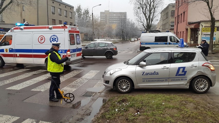 Wypadek policyjnego radiowozu na Lutomierskiej. Ranni policjanci [ZDJĘCIA]