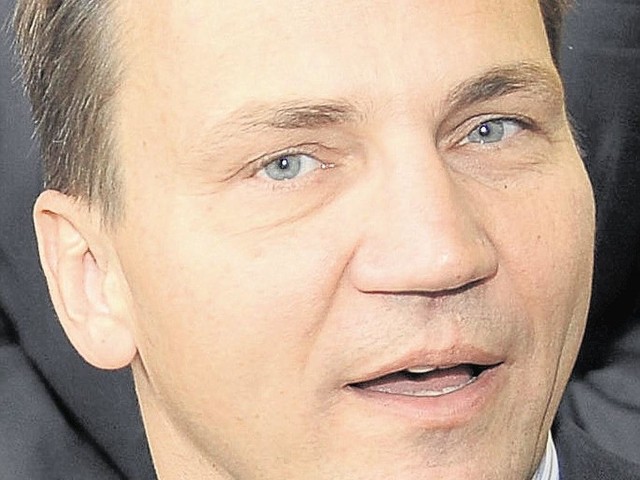 Minister Radosław Sikorski - magister, a nie kursant