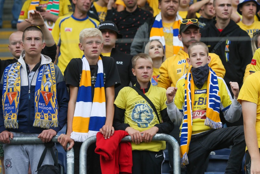 Kibice wspierają piłkarzy Motoru Lublin. Zobacz fanów na meczu ze Zniczem Pruszków