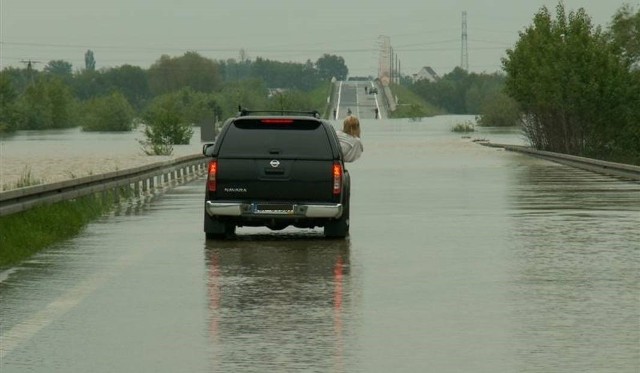 Powódź 2010 r. w Opolu Zalana obwodnica północna.