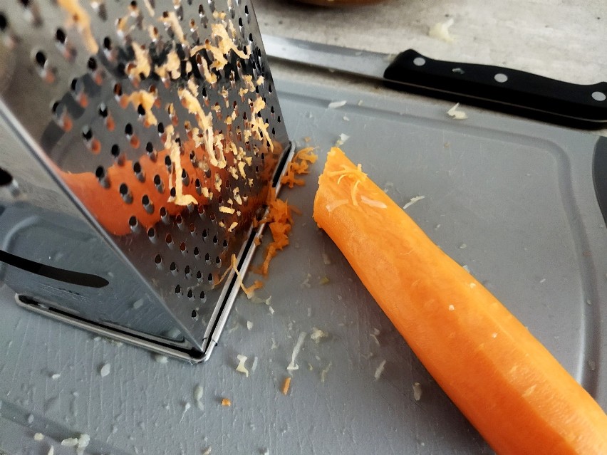 Zetrzyj marchewkę na tarce
