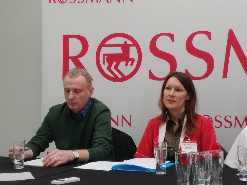 Łzy na konferencji Rossmanna. Zbierasz punkty? Zobacz komu pomogły [ZDJĘCIA] 