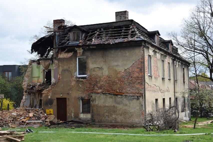 Rybnik: Burzą dworek z ulicy Dworek. Znika kolejny zabytek