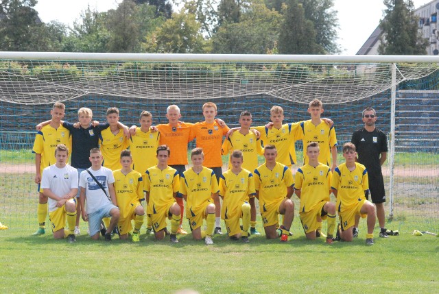 Juventa Starachowice zaczęła sezon od zwycięstwa ze Stalą Mielec 2:1.