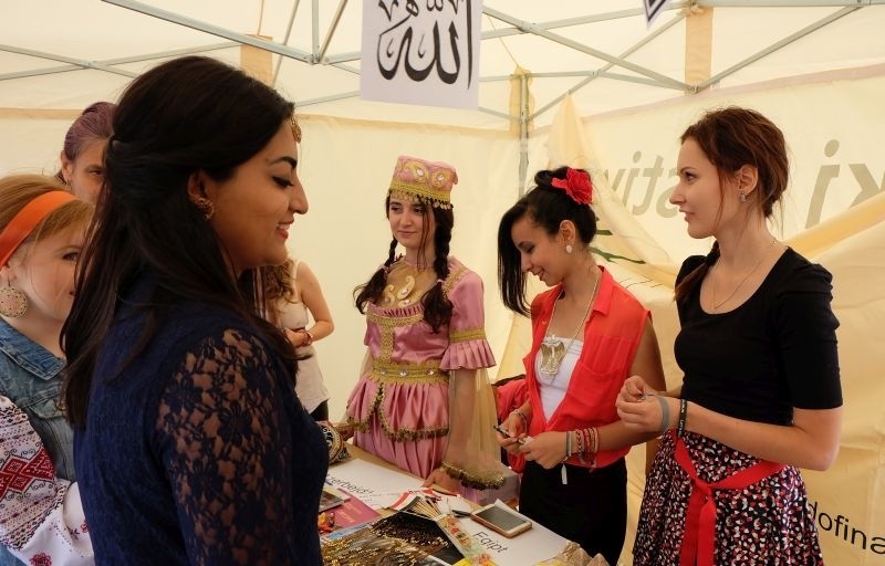 Ul. Rynek Kościuszki. AIESEC zorganizował Dzień Kultur (zdjęcia, wideo)