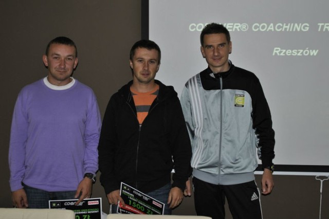 Od lewej: zwycięzcy naszego plebiscytu - Karol Wołoszyn, Szymon Grabowski. Z prawej Mariusz Paszkowski (prowadzący zajęcia).