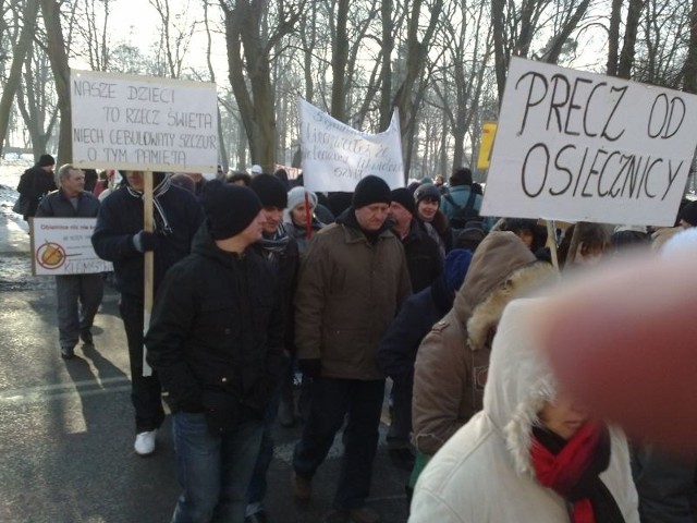 Protestujący blokują drogę w Krośnie Odrzańskim