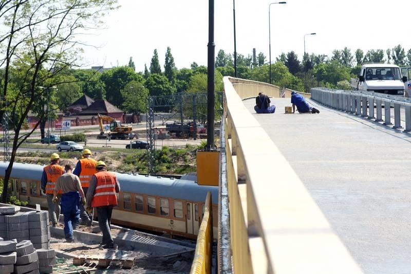 Prace wykończeniowe na wiadukcie