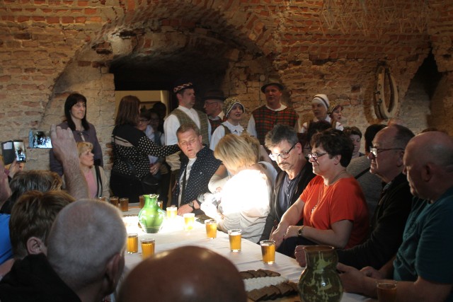 Uczestnicy wycieczki zorganizowanej przez GOK Unisław zwiedzali m.in. zabytkowe kościoły, starówki oraz zamki