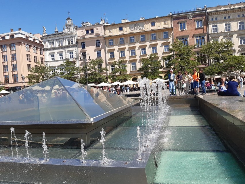 Najczęściej pojawiające się kierunki wycieczek to Warszawa,...