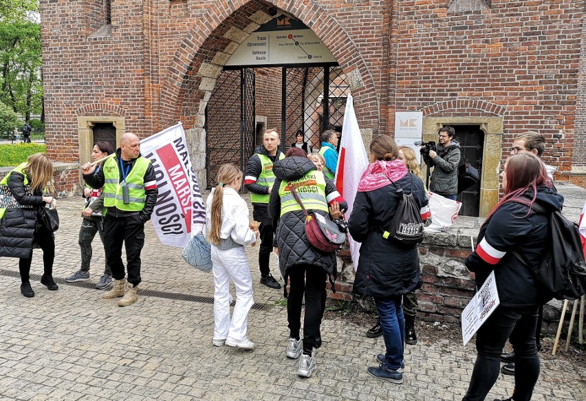 "Wolność zaczyna się tam, gdzie kończy się strach" i...