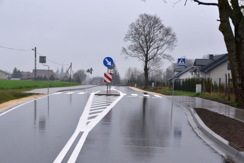 Uroczyście otwarto nowy odcinek drogi powiatowej Przytyk – Kożuchów. Już służy mieszkańcom