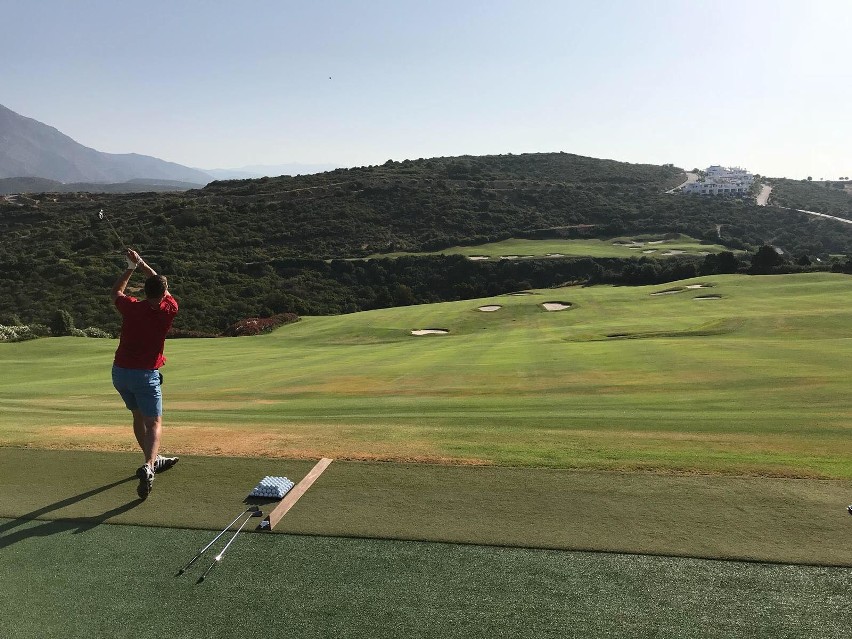 Michał Jurecki w Hiszpanii gra w golfa