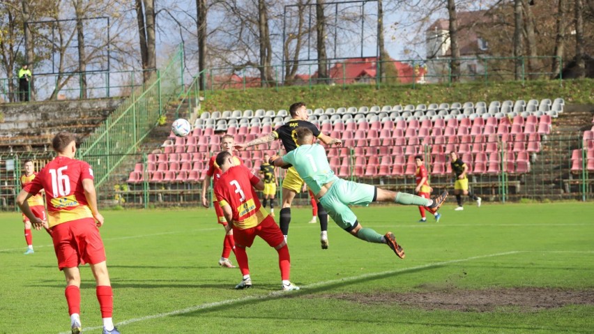 3 liga. Korona II Kielce przegrała z Wieczystą Kraków 0:1. Kontrowersje, czerwona kartka, dwa karne obronione przez Rafała Mamlę!