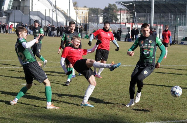 Ostatnio Stal Stalowa Wola pokonała Karpaty Krosno, a teraz zmierzy się z innym czwartoligowcem, JKS Jarosław