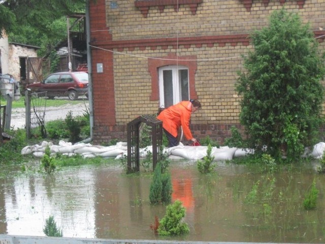 Wielka woda zalała posesję Ryszarda Dryniaka z Sieniawy Żarskiej