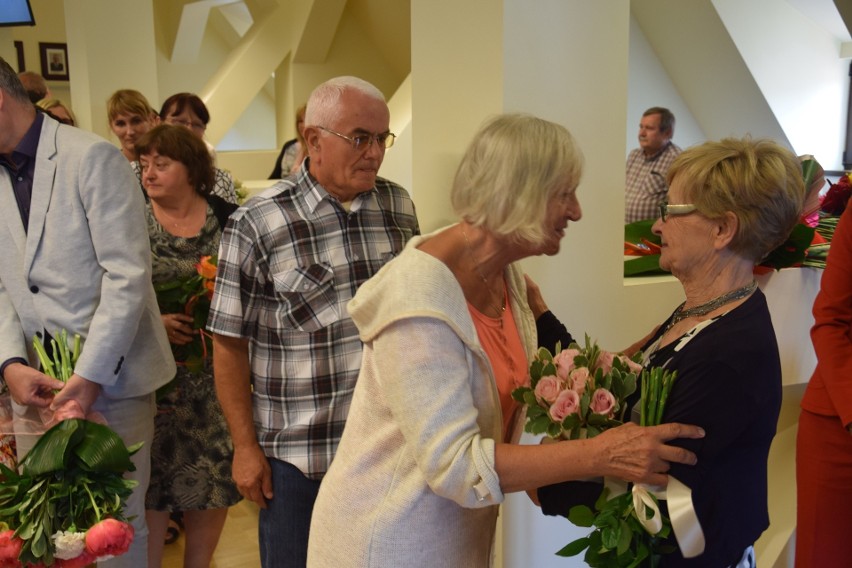 Stargard. Medal dla pani doktor. Maria Lisowska odebrała go dziś na sesji rady miejskiej   