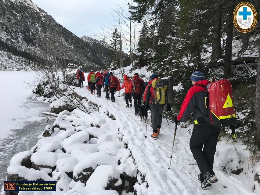 Tatry. TOPR opublikował zdjęcia z wypadku lawinowego na Rysach [ZDJĘCIA]