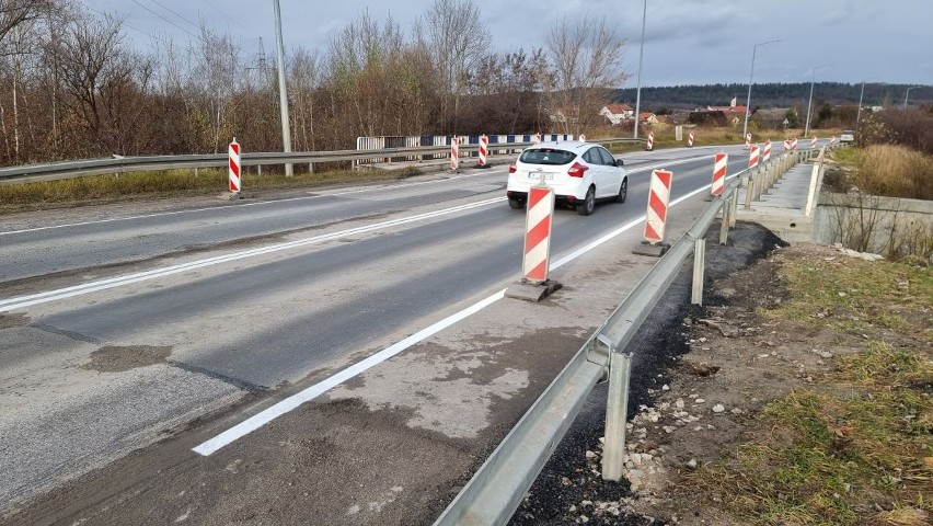 Na ulicy Radomskiej w Kielcach nie ma już ruchu wahadłowego. Remont i utrudnienia wrócą wiosną (ZDJĘCIA)