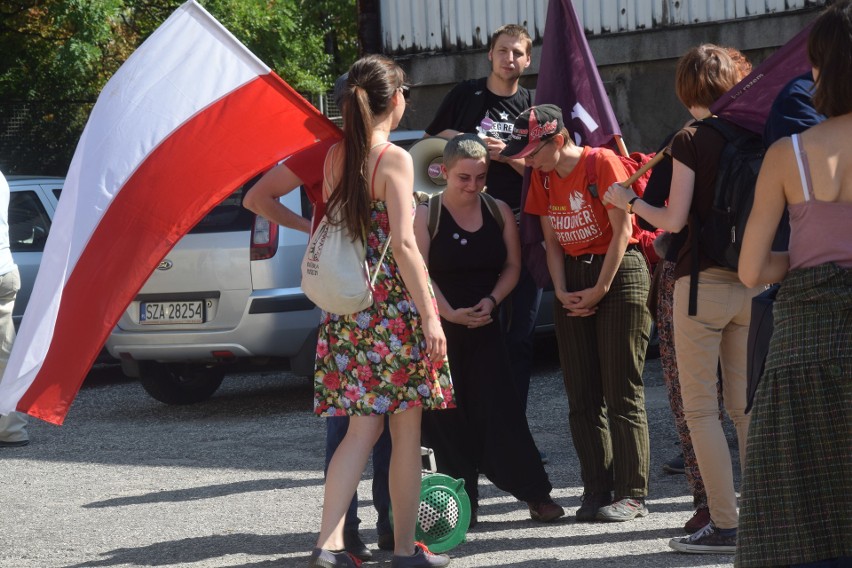 Protest pracowników Huty Szkła w Zawierciu ZDJĘCIA