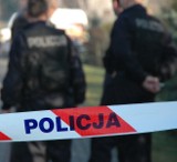Policja tropi sprawców włamania do banku w Starym Dzikowie