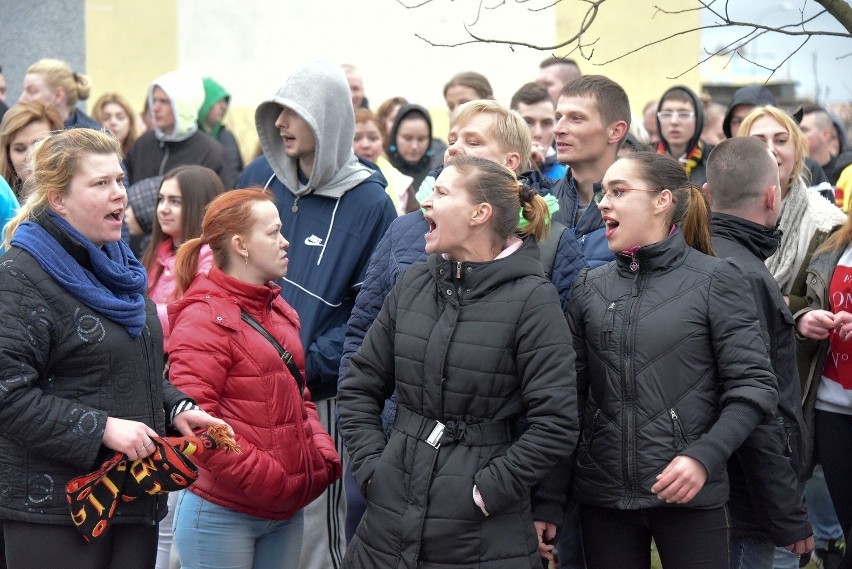 Białystok, Starosielce, 10.04.2016 - zamieszki po śmierci...