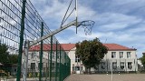 Budowa boisk sportowych przy szkołach w Gidlach i Pławnie. Powstają wielofunkcyjne obiekty. ZDJĘCIA