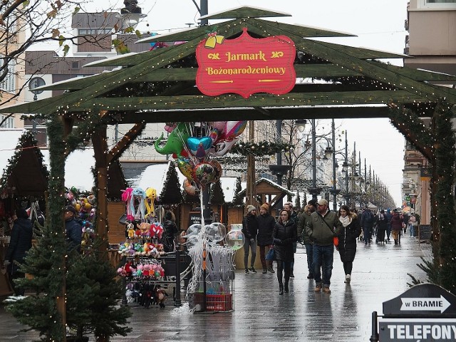 Na jarmarku bożonarodzeniowym na Piotrkowskiej w każdy weekend grudnia oprócz straganów będą też koncerty i spotkania z Mikołajem