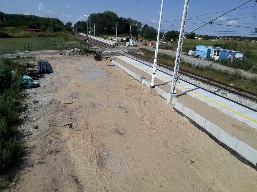 Nowy przystanek kolejowy pod Wrocławiem prawie gotowy (ZDJĘCIA)