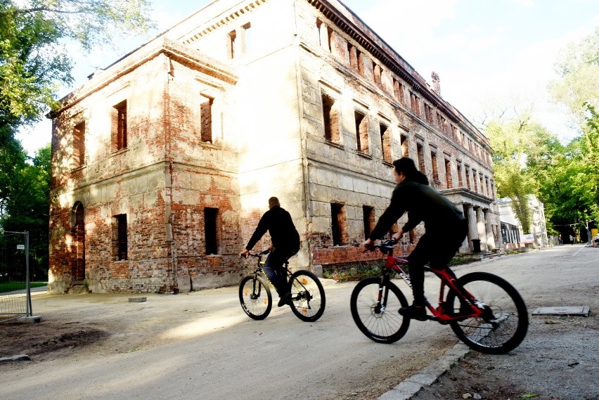 Do Zatonia prowadzą ściezki rowerowe. Warto zobaczyć to...