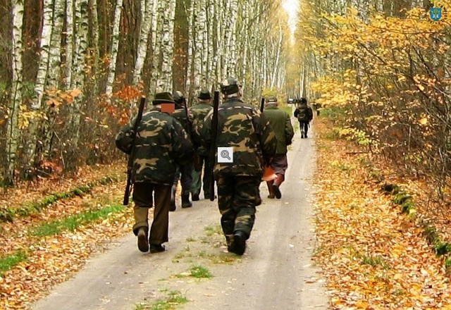 Koła łowieckie podają terminy polowań.