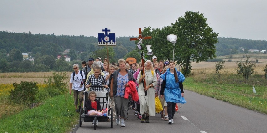 Lubelska Piesza Pielgrzymka na Jasną Górę. W drodze do...