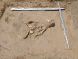 Odkrycie w Kazimierzu Dolnym. Na Górze Trzech Krzyży znaleziono szczątki dziecka. Zobacz 