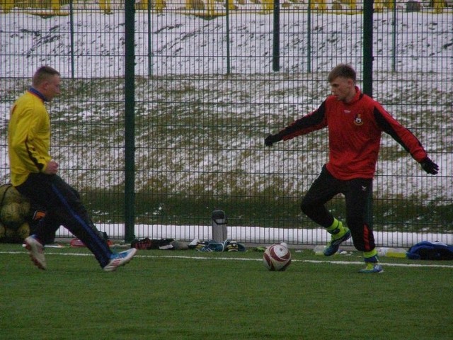 Na sztucznym boisku w Słupsku piłkarze Karola Pęplino pokonali Spartę Sycewice 5:2 (3:0).