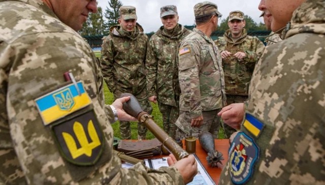Rotacje personalne w siłach zbrojnych Wołodymyr Zełenski rozpoczął w czwartek, wprowadzając –  jak oświadczył – „nową ekipę zarządzającą” w ich dowództwie.