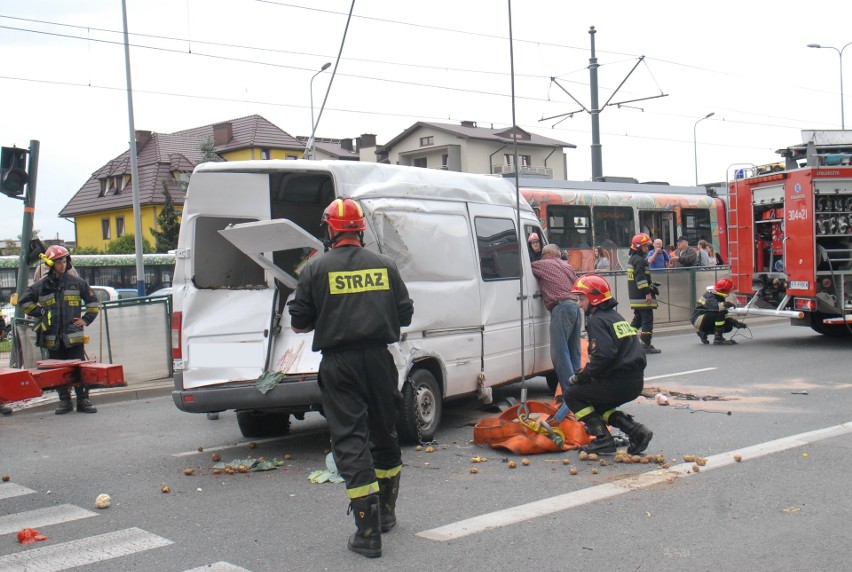 Kraków. Poważny wypadek na ul. Lipskiej [ZDJĘCIA]