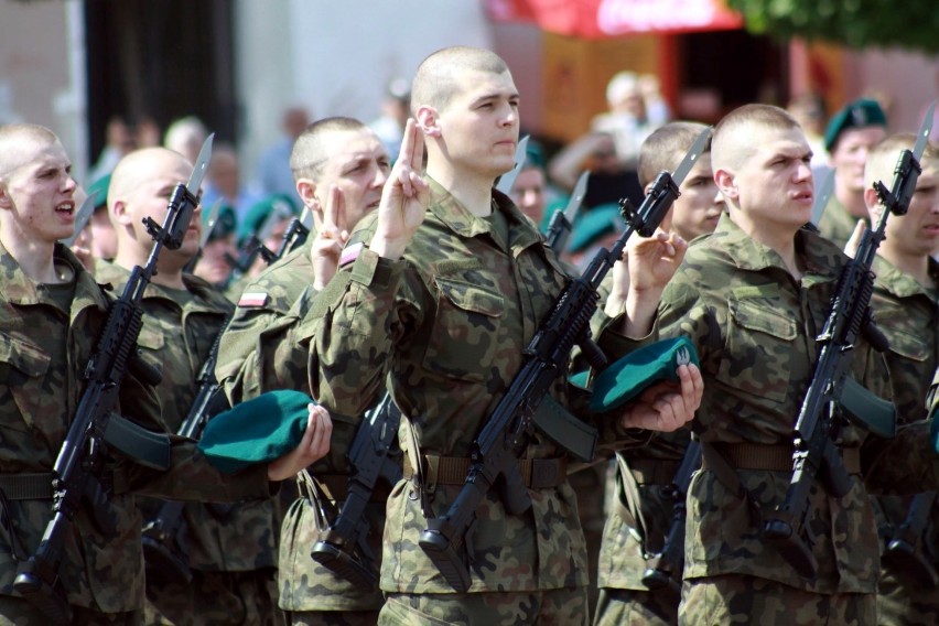 Nowe proponowane stawki uposażenia zasadnicznego wynoszą w...