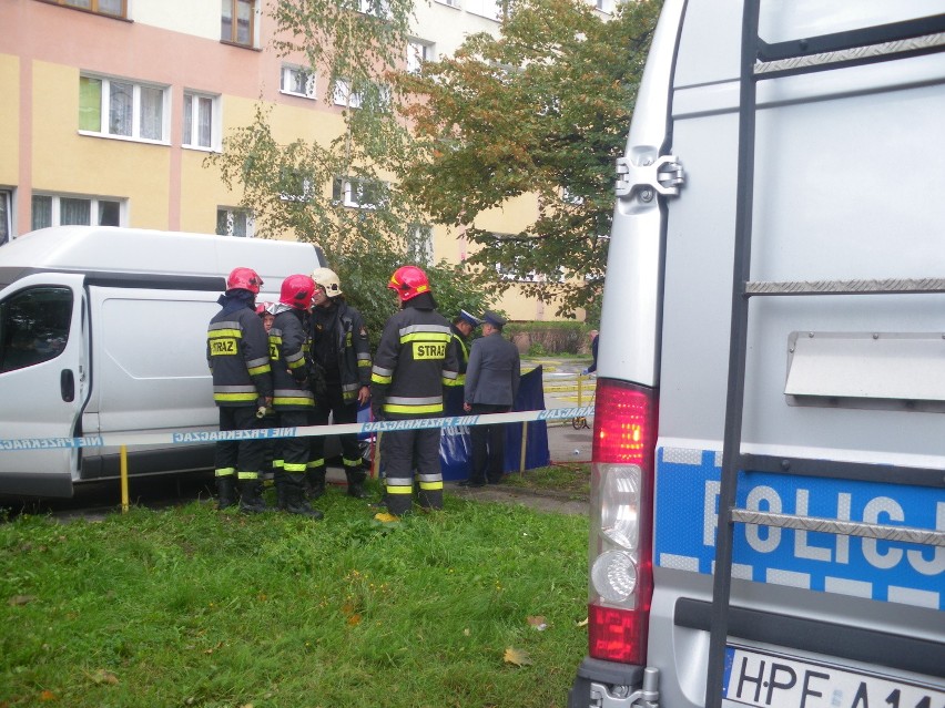 Śmiertelny wypadek na Tatrzańskiej. Samochód potrącił kobietę na chodniku [ZDJĘCIA]