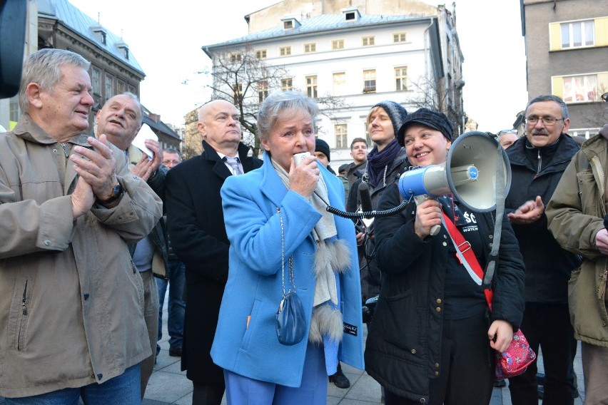 Manifestacja Komitetu Obrony Demokracji w Bielsku-Białej [ZDJĘCIA, WIDEO]