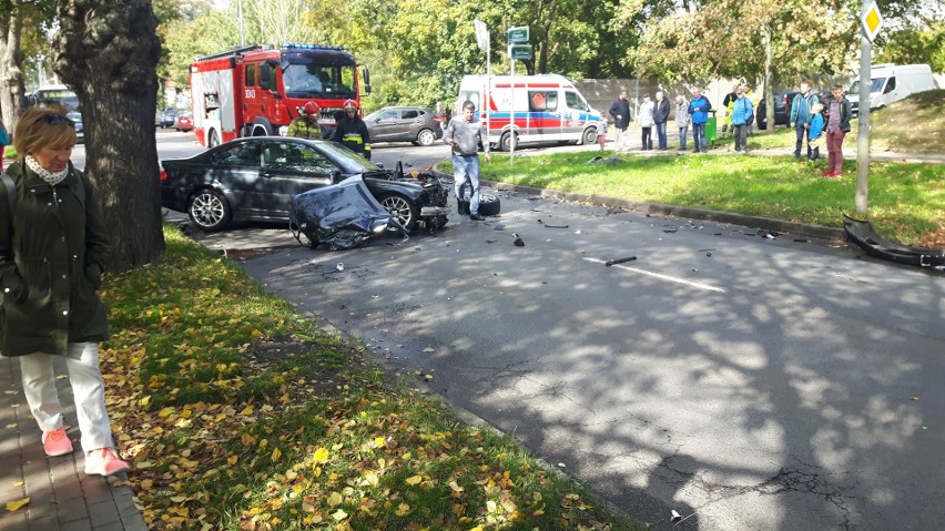 Wypadek na ul. Chopina w Szczecinie. Dwa auta rozbite 