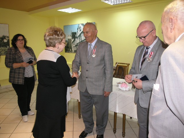 Wydarzenie było okazją do wręczenia odznak 100 -Lecia Związku Inwalidów Wojennych burmistrzowi Sandomierza oraz najbardziej zasłużonym członkom związku.