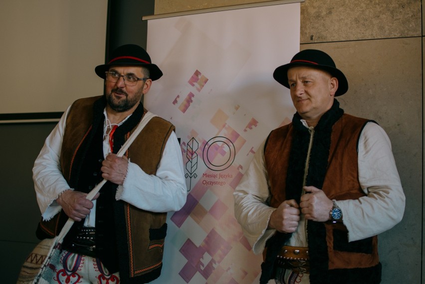 Wyróżniony Grzegorz Ostafin (z lewej) i Marek Czech, laureat...