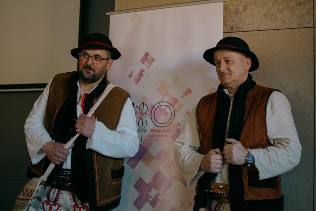 Wyróżniony Grzegorz Ostafin (z lewej) i Marek Czech, laureat I miejsca