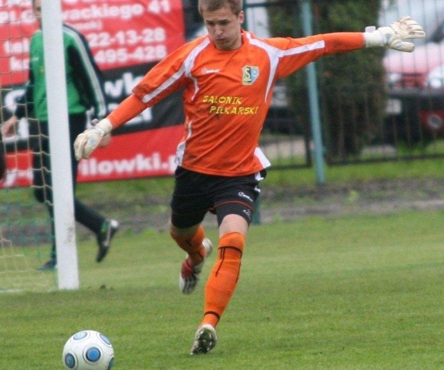 Łukasz Ćwiczak od trzech sezonów jest najsilniejszym punktem trzecioligowej drużyny piłkarskiej Siarki Tarnobrzeg. 