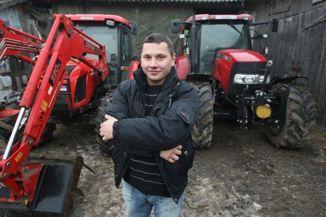Stanisław Pociejowski inwestycje w gospodarstwo rozpoczął od kupna nowoczesnego ciągnika &#8211; Zetora (z lewej). Niedawno dokupił traktor firmy CASE IH.