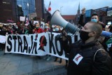 Cała Polska protestuje, policja użyła gazu. Tłumy na ulicach przeciwko zaostrzeniu prawa aborcyjnego. Relacja z poniedziałku 26.10.2020