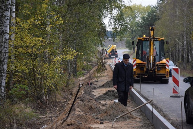 Droga prowadząca w kierunku autostrady A-1 od Nowej Wsi do Smólska będzie miała nowy asfalt.
